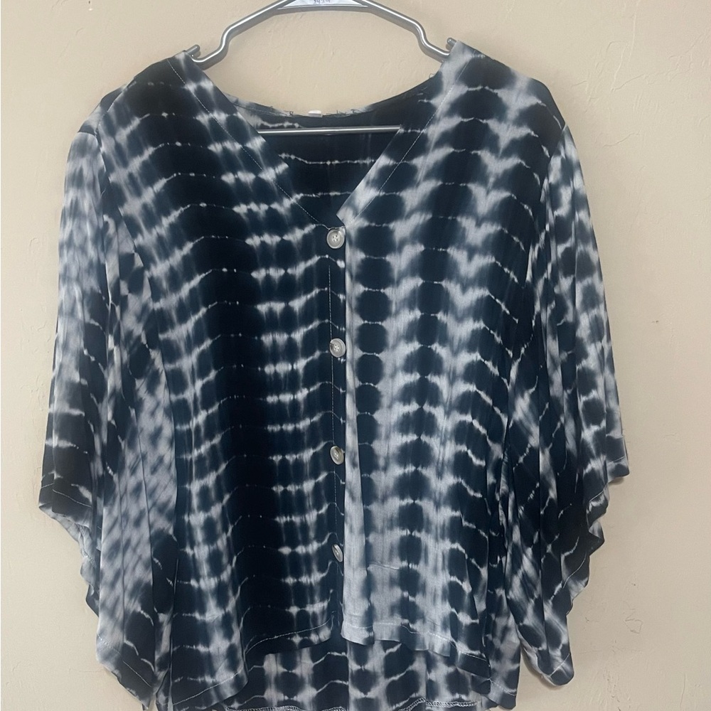 ePretty Blue and White Flutter Sleeve Blouse